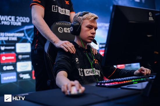 八月暑期新游推荐 无畏契约手游与远光84激情对决